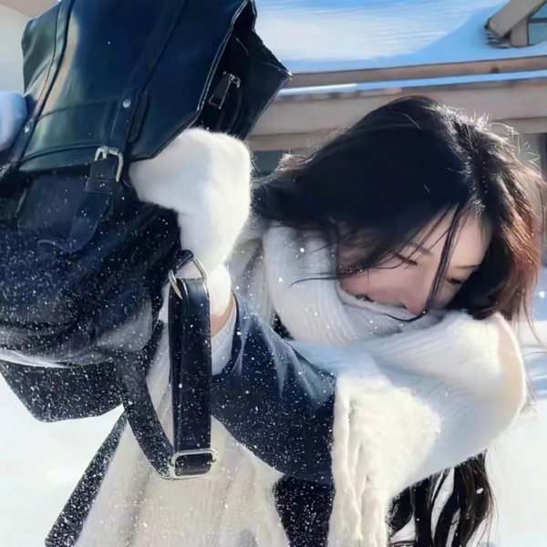 没有耳朵的兔子和两只耳朵的小鸡